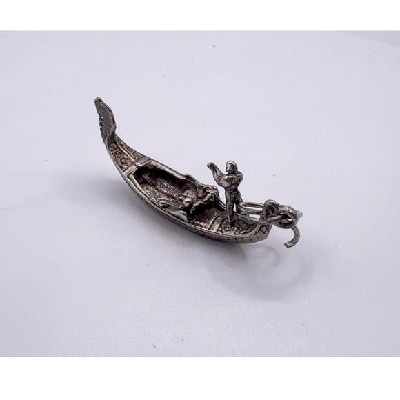 Vintage Venetian Gondola Souvenir Charm (Unmarked Silver) - Picture 1 of 8